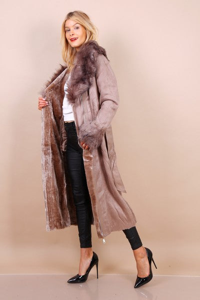 Παλτό με λεπτομέρεια γούνας και ζώνη